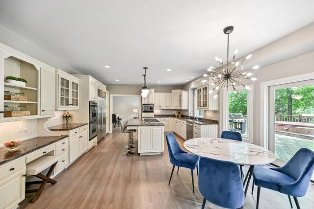 4025 W Stonefield ROAD, Mequon, WI 53092