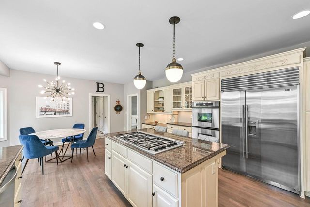 4025 W Stonefield ROAD, Mequon, WI 53092
