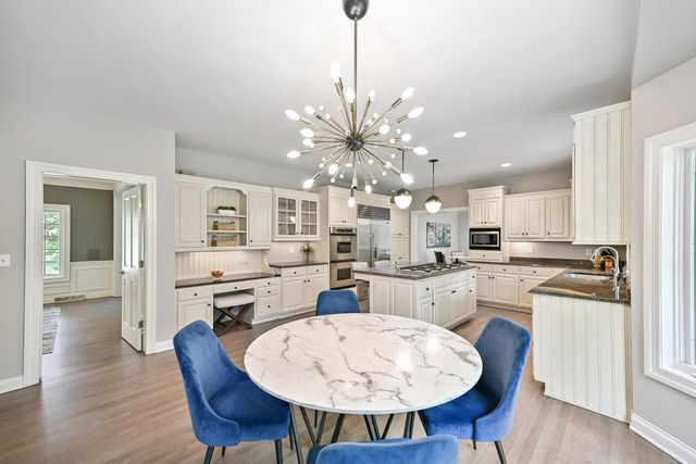 4025 W Stonefield ROAD, Mequon, WI 53092