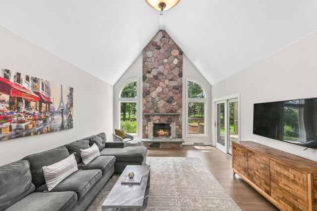 4025 W Stonefield ROAD, Mequon, WI 53092