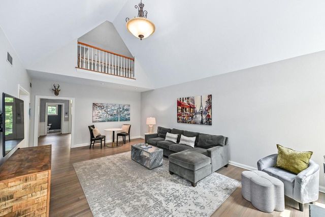 4025 W Stonefield ROAD, Mequon, WI 53092