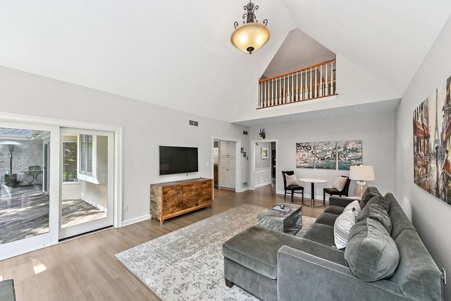 4025 W Stonefield ROAD, Mequon, WI 53092