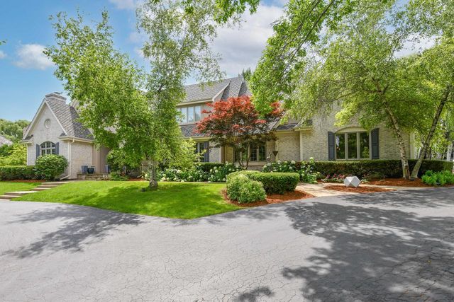 4025 W Stonefield ROAD, Mequon, WI 53092