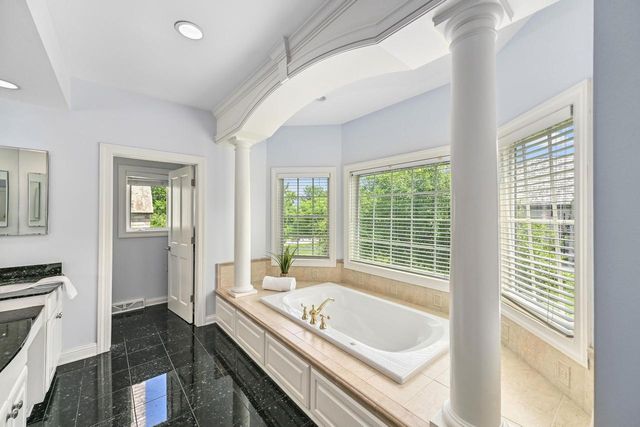 4025 W Stonefield ROAD, Mequon, WI 53092
