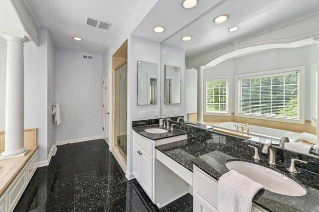 4025 W Stonefield ROAD, Mequon, WI 53092