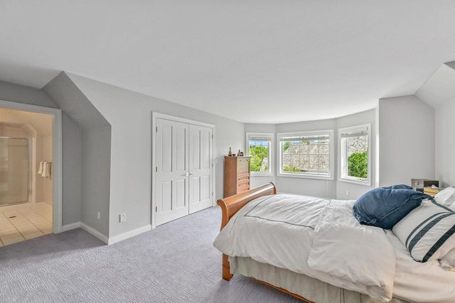 4025 W Stonefield ROAD, Mequon, WI 53092