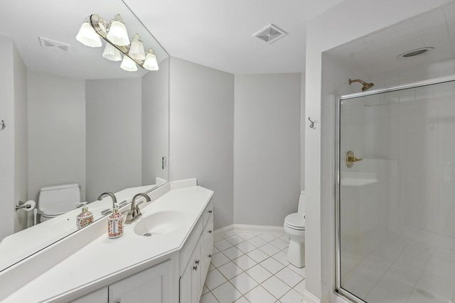 4025 W Stonefield ROAD, Mequon, WI 53092