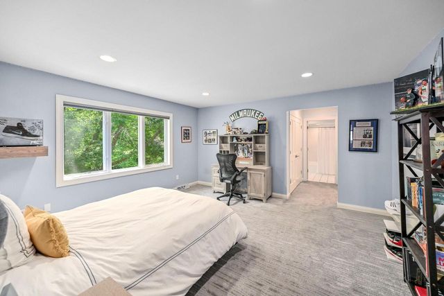 4025 W Stonefield ROAD, Mequon, WI 53092