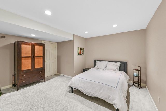 4025 W Stonefield ROAD, Mequon, WI 53092