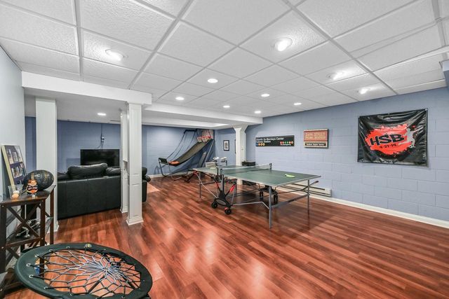 4025 W Stonefield ROAD, Mequon, WI 53092