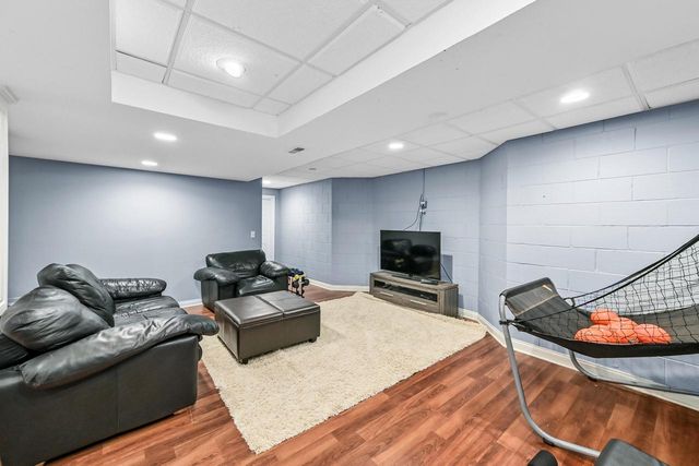 4025 W Stonefield ROAD, Mequon, WI 53092