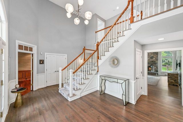 4025 W Stonefield ROAD, Mequon, WI 53092