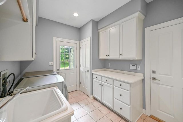 4025 W Stonefield ROAD, Mequon, WI 53092