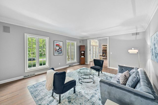4025 W Stonefield ROAD, Mequon, WI 53092