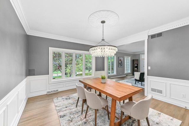 4025 W Stonefield ROAD, Mequon, WI 53092