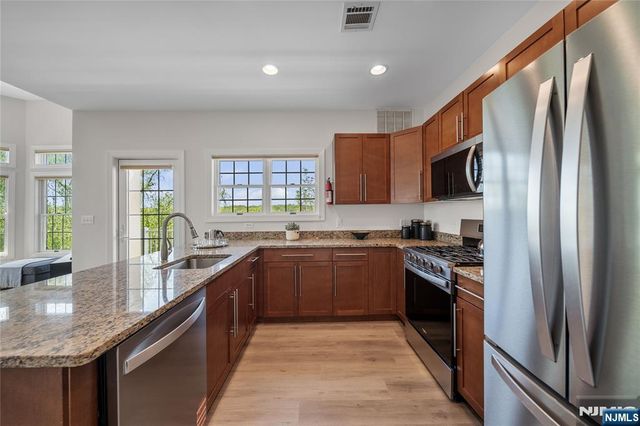1415 Windsor Park Court 415, Englewood, NJ 07631