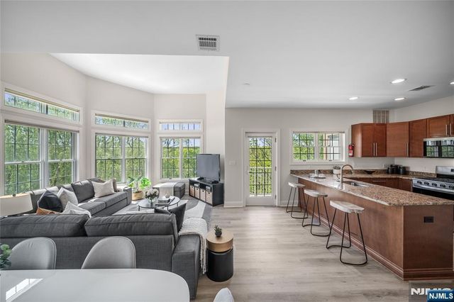 1415 Windsor Park Court 415, Englewood, NJ 07631