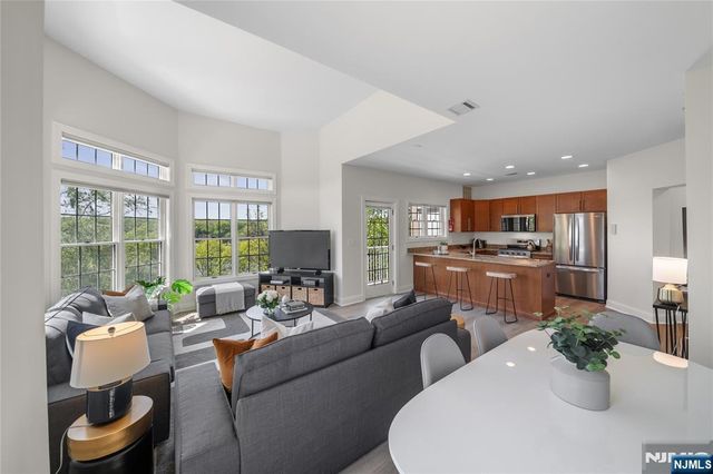 1415 Windsor Park Court 415, Englewood, NJ 07631