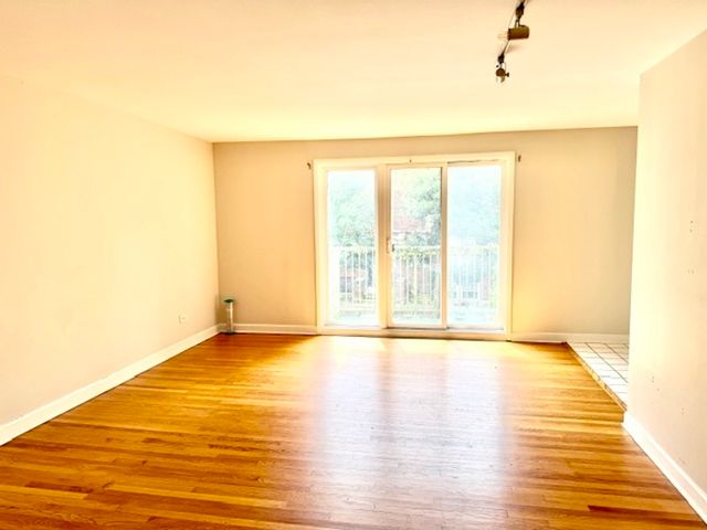 1244 W BYRON Street 2, Chicago, IL 60613
