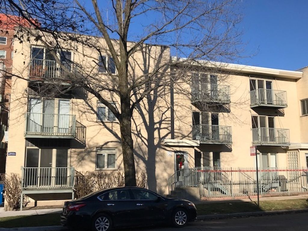 1244 W BYRON Street 2, Chicago, IL 60613