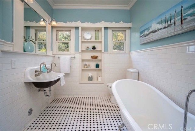 2421 N Heliotrope Drive, Santa Ana, CA 92706