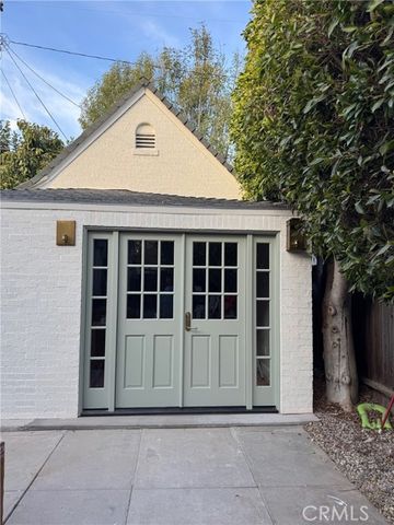 2421 N Heliotrope Drive, Santa Ana, CA 92706