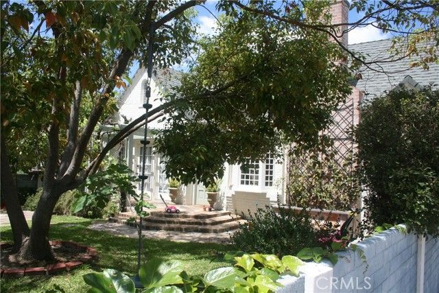 2421 N Heliotrope Drive, Santa Ana, CA 92706