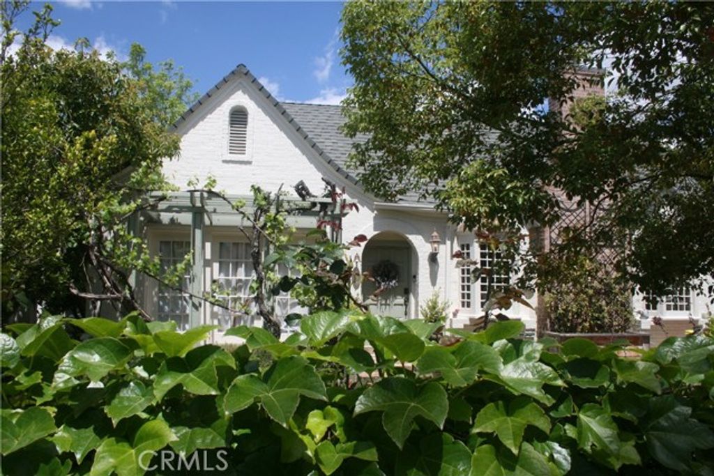 2421 N Heliotrope Drive, Santa Ana, CA 92706