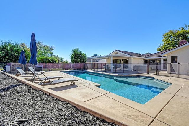 8666 Gaines Ave, Orangevale, CA 95662