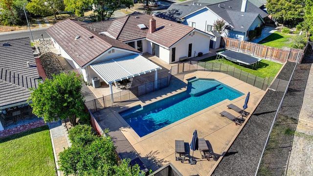 8666 Gaines Ave, Orangevale, CA 95662