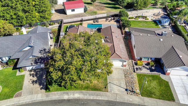 8666 Gaines Ave, Orangevale, CA 95662