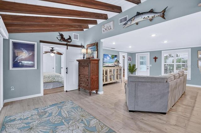520 69TH STREET, Holmes Beach, FL 34217