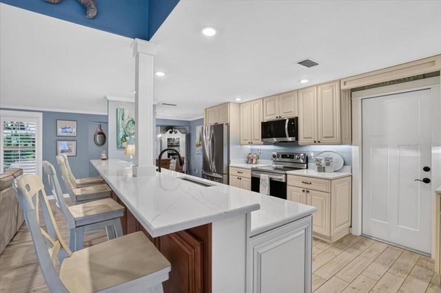 520 69TH STREET, Holmes Beach, FL 34217