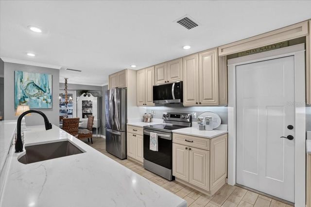 520 69TH STREET, Holmes Beach, FL 34217
