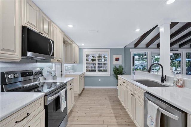 520 69TH STREET, Holmes Beach, FL 34217