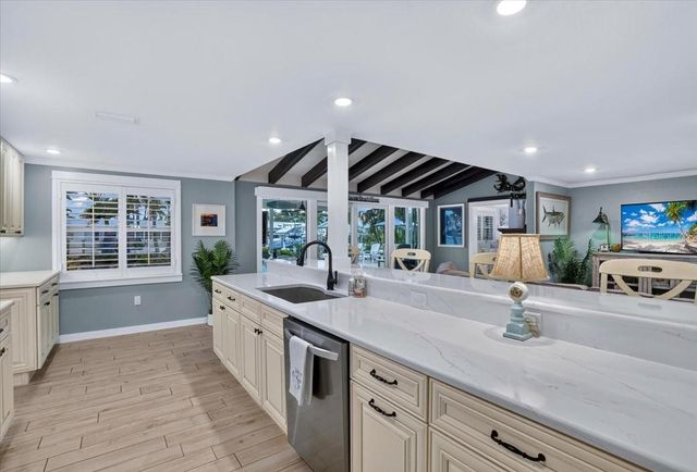 520 69TH STREET, Holmes Beach, FL 34217