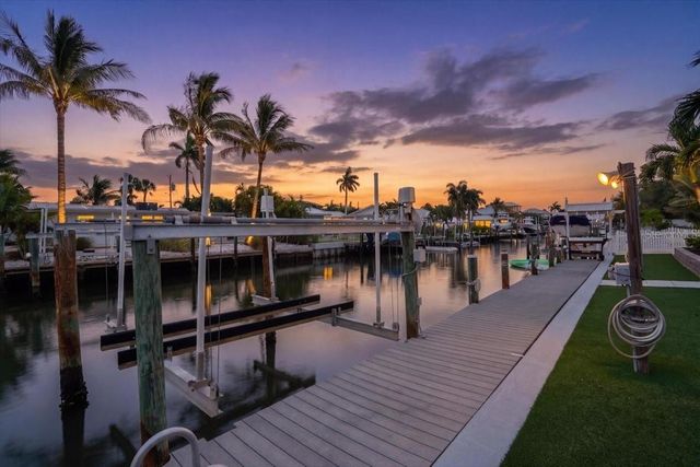 520 69TH STREET, Holmes Beach, FL 34217