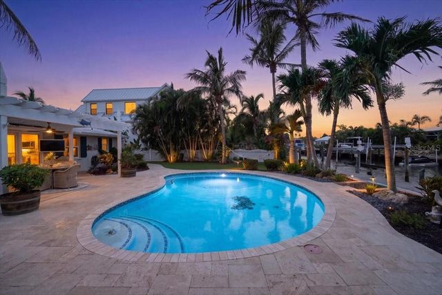 520 69TH STREET, Holmes Beach, FL 34217