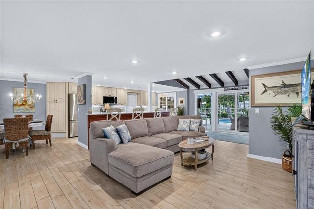520 69TH STREET, Holmes Beach, FL 34217