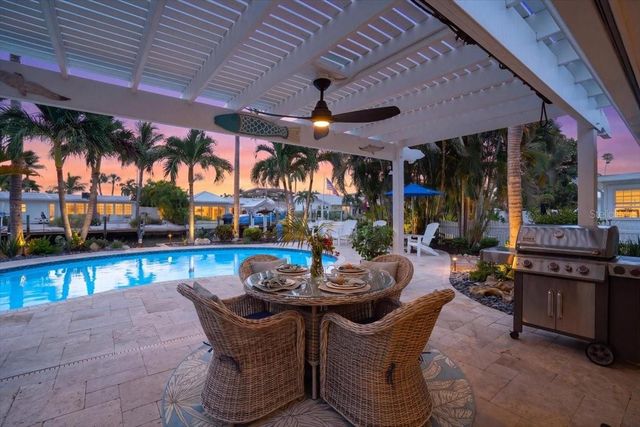 520 69TH STREET, Holmes Beach, FL 34217
