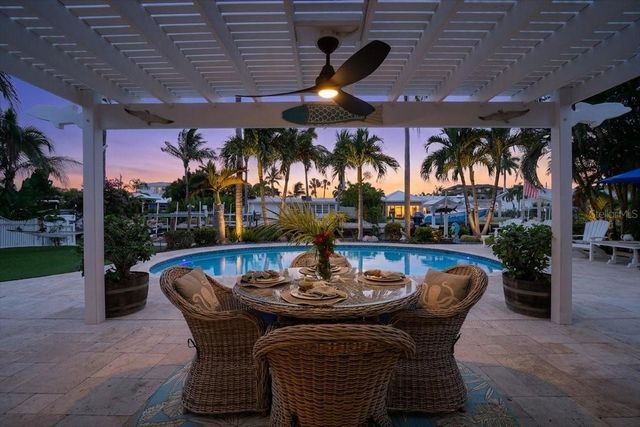 520 69TH STREET, Holmes Beach, FL 34217