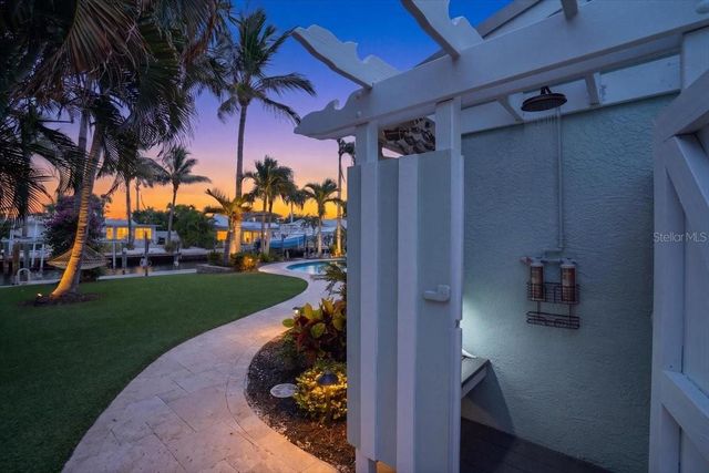 520 69TH STREET, Holmes Beach, FL 34217