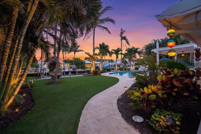 520 69TH STREET, Holmes Beach, FL 34217