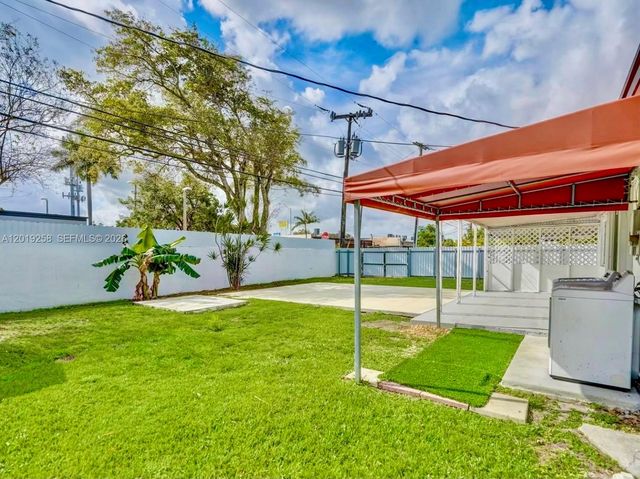 9494 SW 39th St, Miami, FL 33165