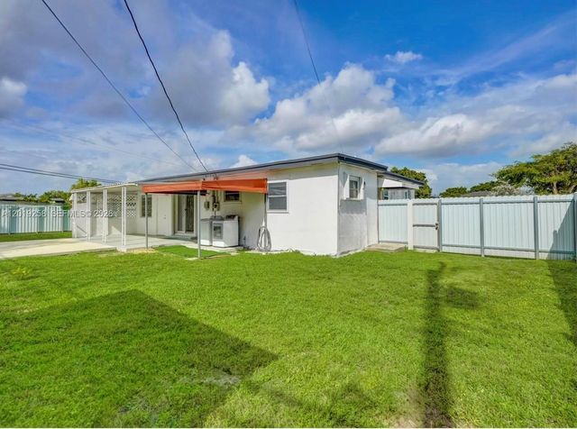 9494 SW 39th St, Miami, FL 33165
