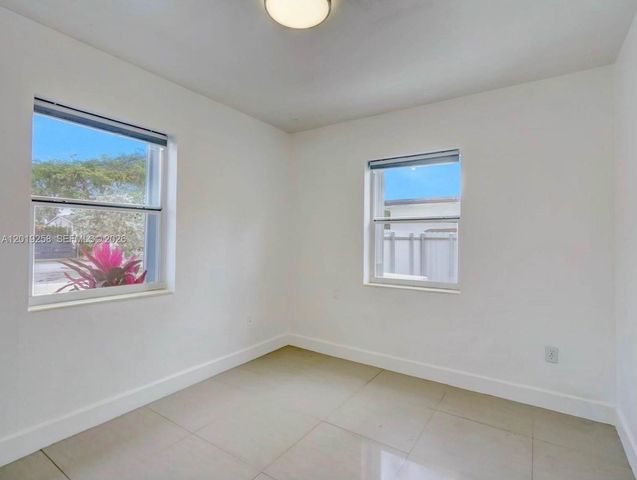 9494 SW 39th St, Miami, FL 33165