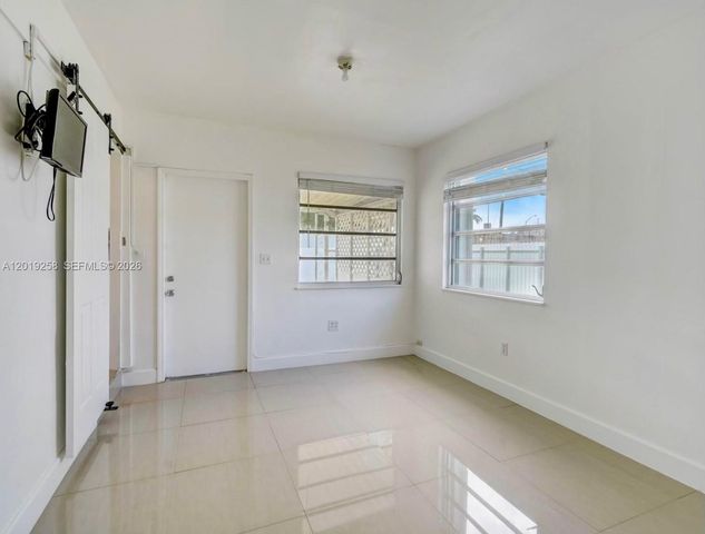 9494 SW 39th St, Miami, FL 33165