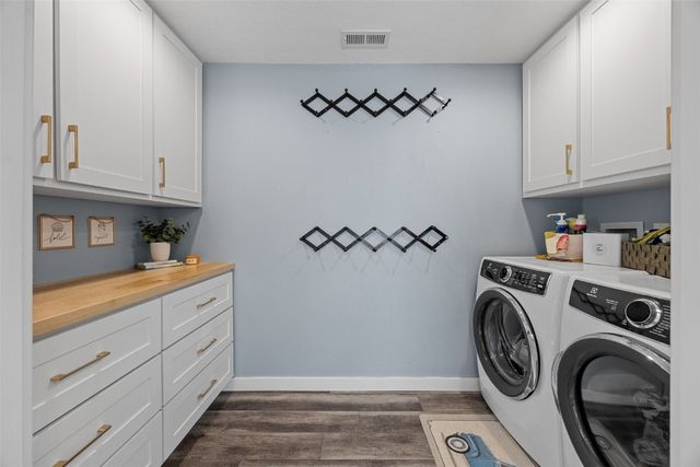 155 N Front, North Liberty, IA 52317