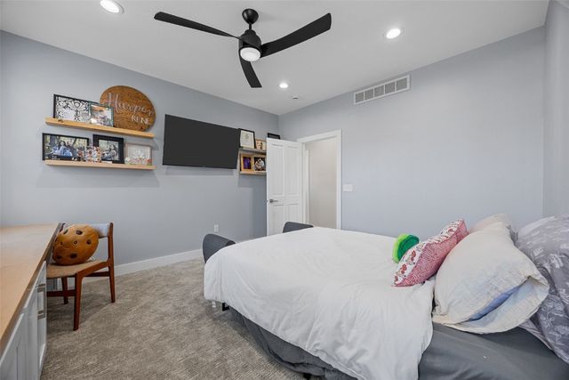 155 N Front, North Liberty, IA 52317