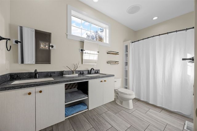 155 N Front, North Liberty, IA 52317